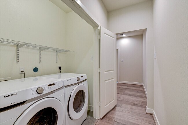 Building Photo - 1614 Northwood St