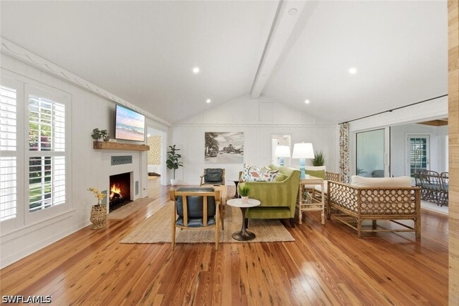 Building Photo - 92 10th Ave S