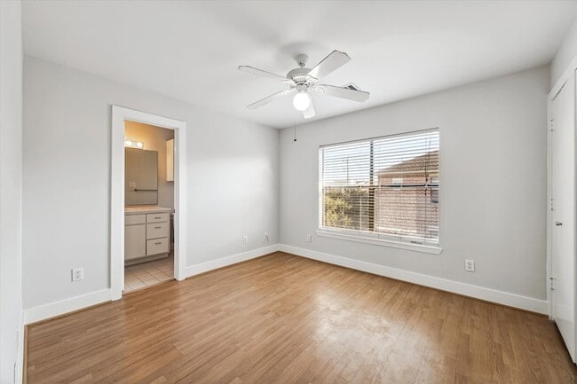 Building Photo - 9710 Riddlewood Ln