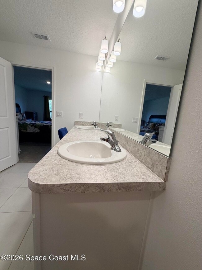 Building Photo - 341 Titan Rd SE