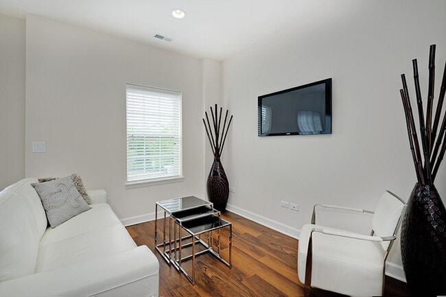 Building Photo - 1 Elm Creek Dr