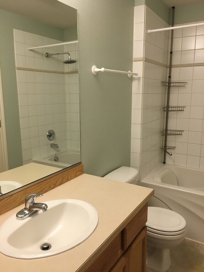 Building Photo - Charming Comfort: A Welcoming and Practica...