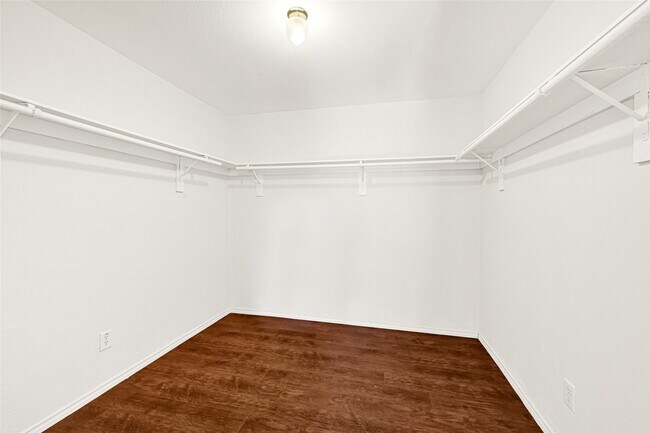 Building Photo - 1630 Trail Oaks Ct