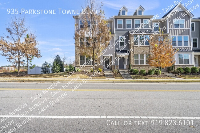 Building Photo - 935 Parkstone Towne Blvd