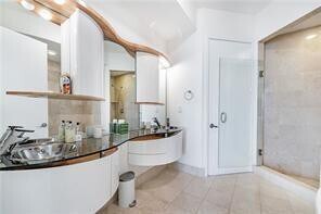 Building Photo - 18101 Collins Ave