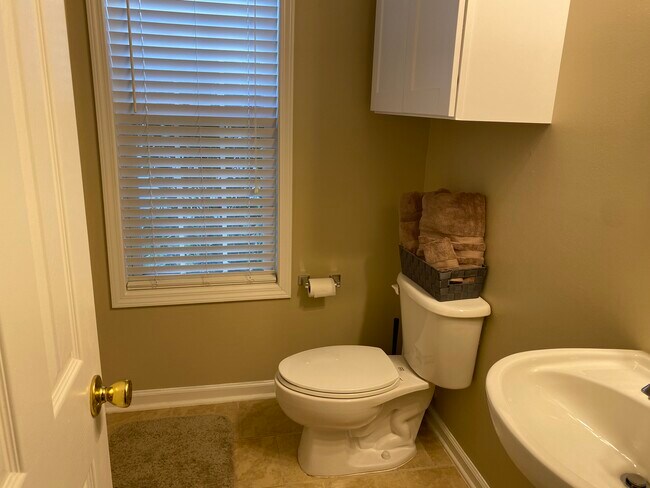 Building Photo - 223 Lake Linden Dr