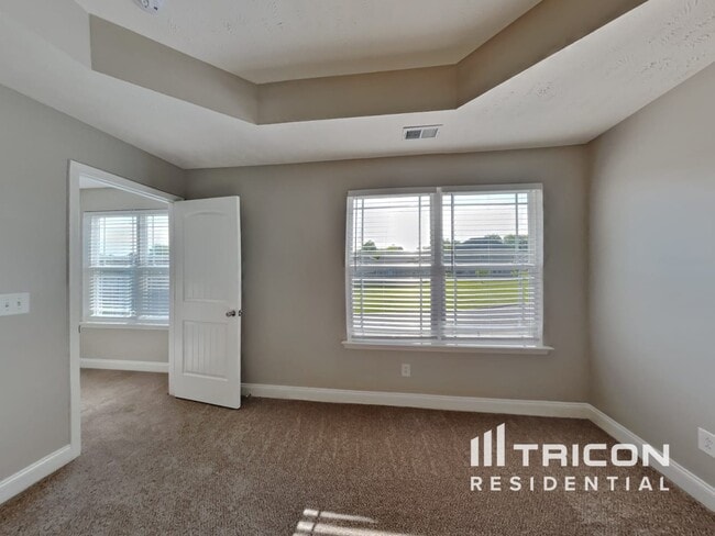 Building Photo - 1020 Berra Dr