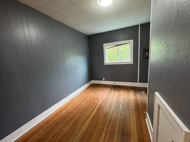 Building Photo - Country Living - 2 Bedroom 1 Bathroom