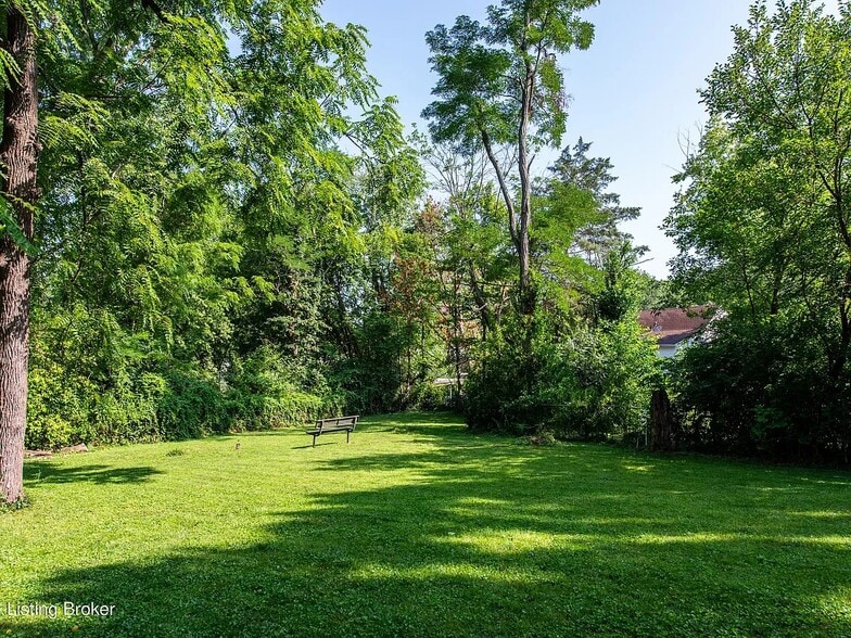 Building Photo - 3600 Willow Ct