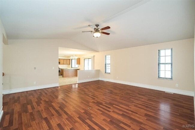 Building Photo - 2018 Creekpoint Dr
