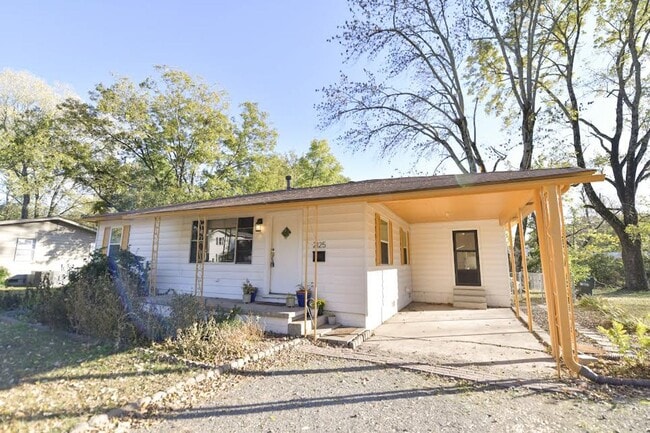 Building Photo - 2125 Hairston St