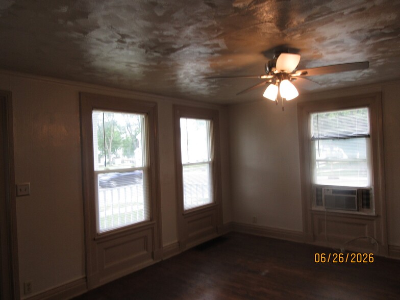 Building Photo - 103 8th St