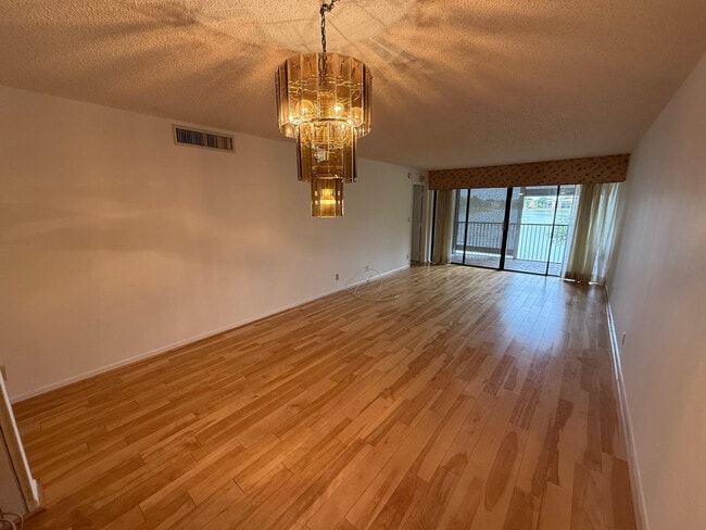 Building Photo - 6215 Coral Lake Dr