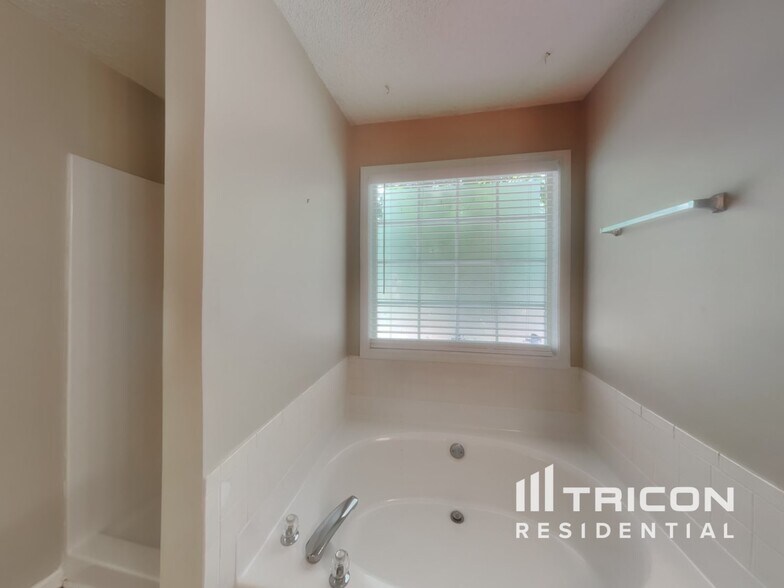 Building Photo - 4108 Lake Summit Ct
