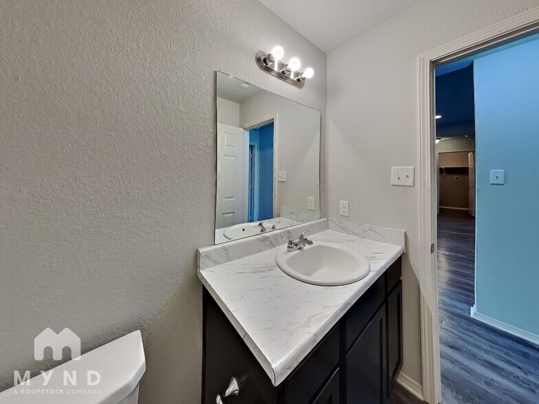 Building Photo - 949 Pinehurst Loop