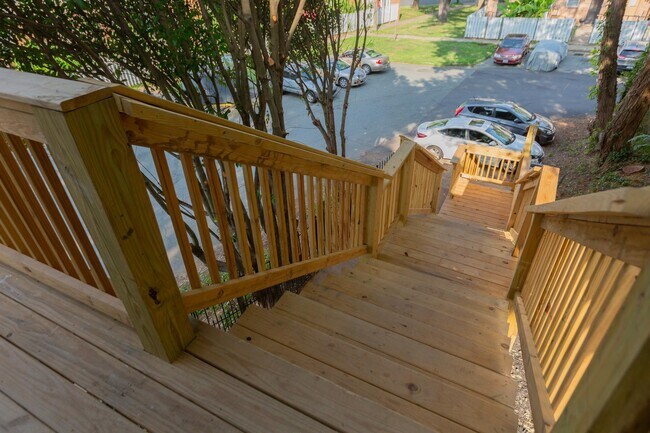 Building Photo - 201 Holly Dr