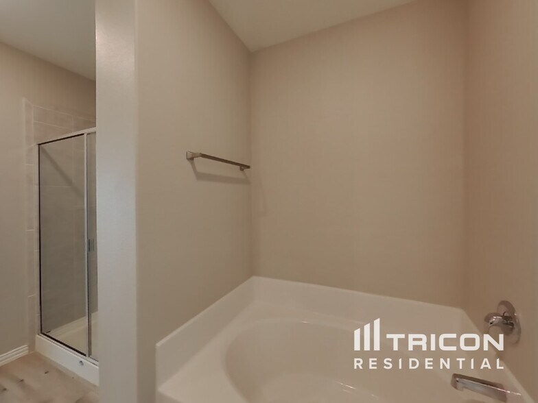 Building Photo - 3109 Chillingham Dr