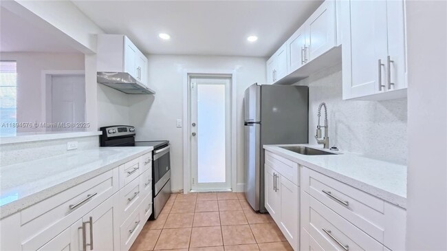 Building Photo - 1720 Funston St