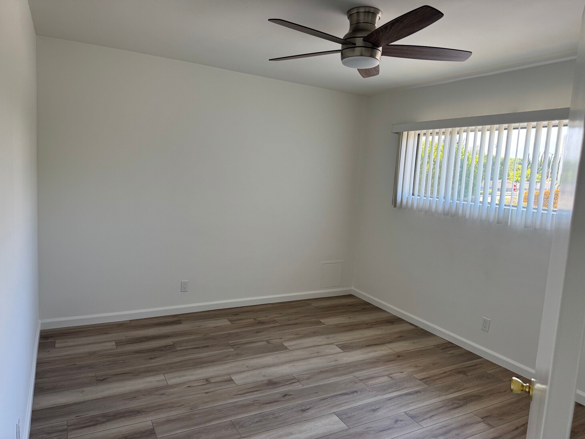 Building Photo - 820 S Rosemead Blvd