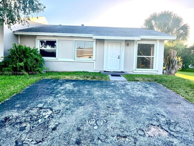 Primary Photo - 10361 SW 209th Ln