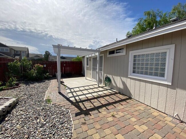 Building Photo - Sky Vista in Stead - Single Story Home with Fireplace and Mountain Views