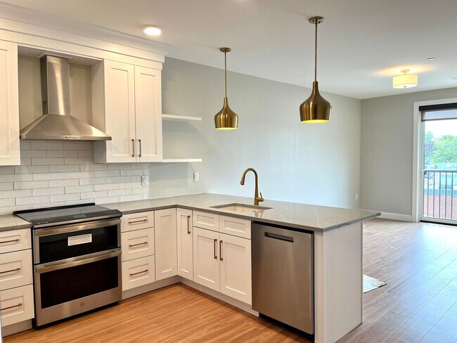 Building Photo - 99 Foundry Pl