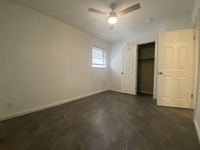 Building Photo - 1714 Village Dr