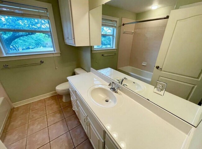 Building Photo - 3601 Serena Woods Ct