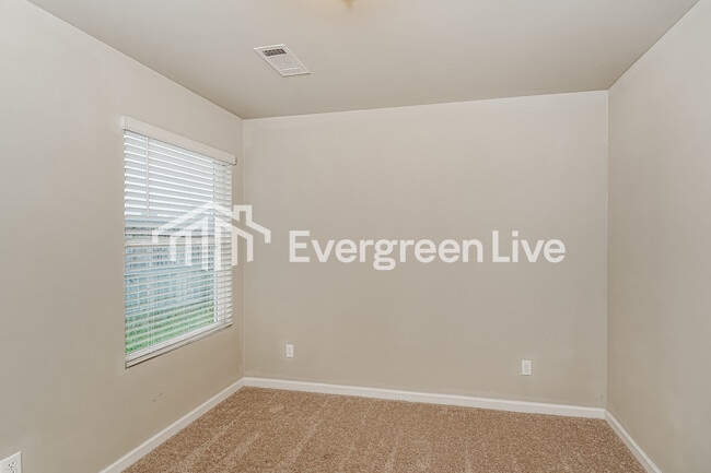 Building Photo - 16366 Creek Dr