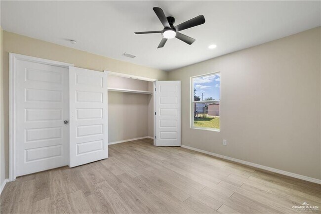 Building Photo - 17 Standard Ave