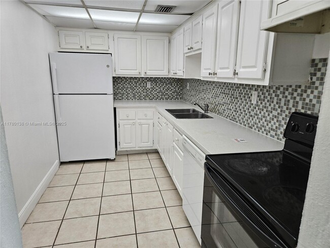 Building Photo - 1805 Sans Souci Blvd
