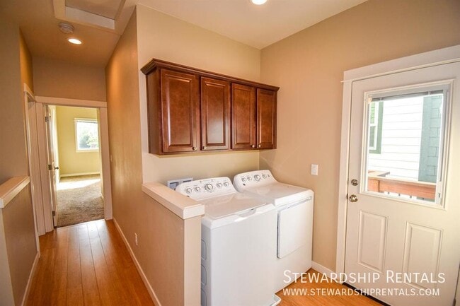 Building Photo - Quack Alley!-5 bed, 6 1/2 bath, with bonus...