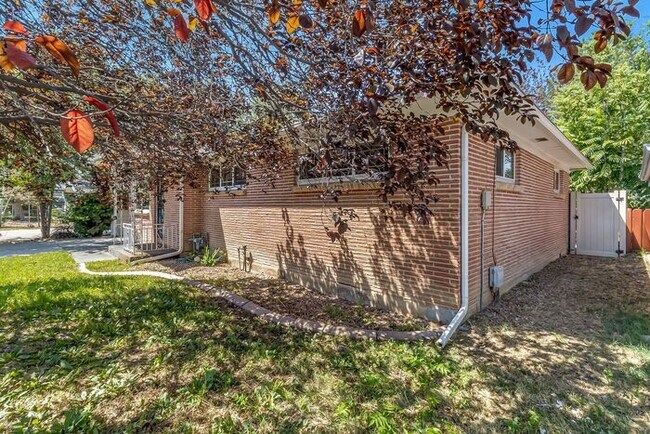 Building Photo - Charming 3-Bedroom Home Near CMU with Bonus Room