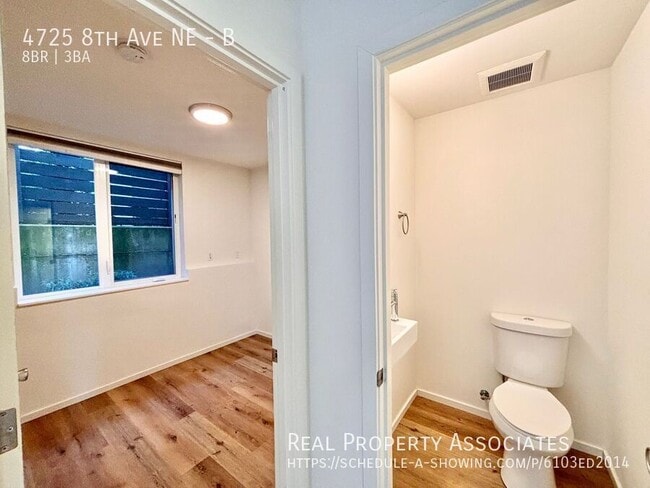 Building Photo - 4725 8th Ave NE