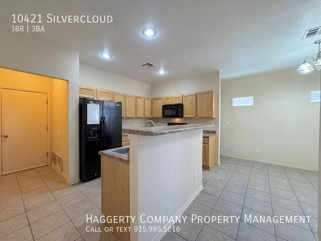 Building Photo - 10421 Silvercloud-