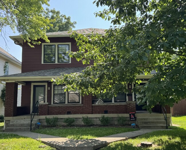 Primary Photo - 1129-1131 Keystone Ave