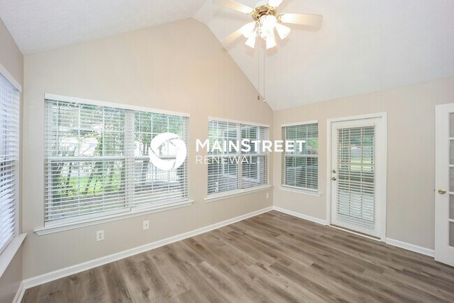 Building Photo - 3 Bedroom Pet-Friendly Home in Atlanta, GA with Main Street Renewal