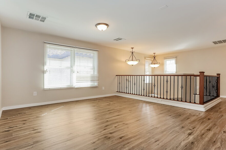 Building Photo - 820 S Adam Way