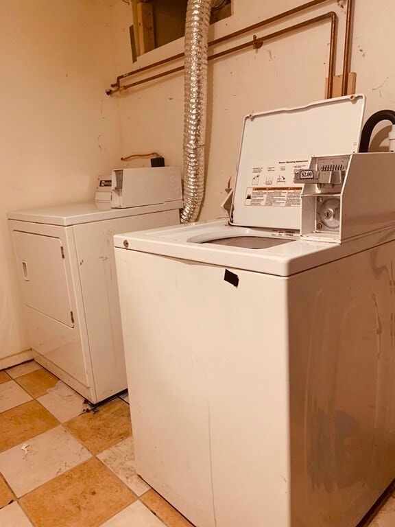 Building Photo - 7 Hesston Terrace