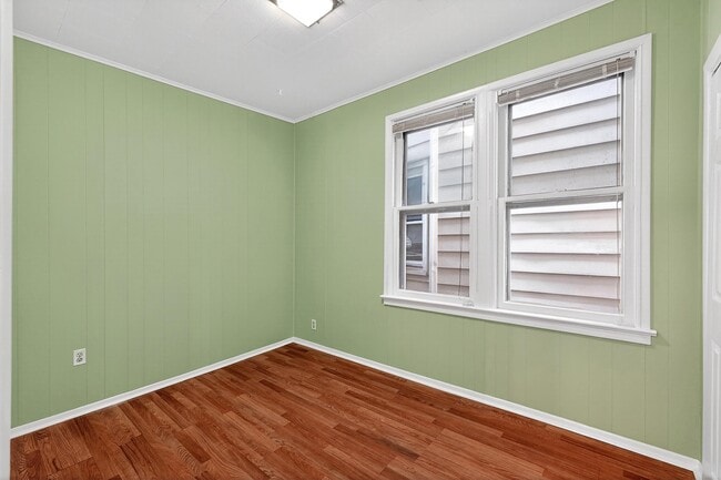 Building Photo - 133 W 28th St