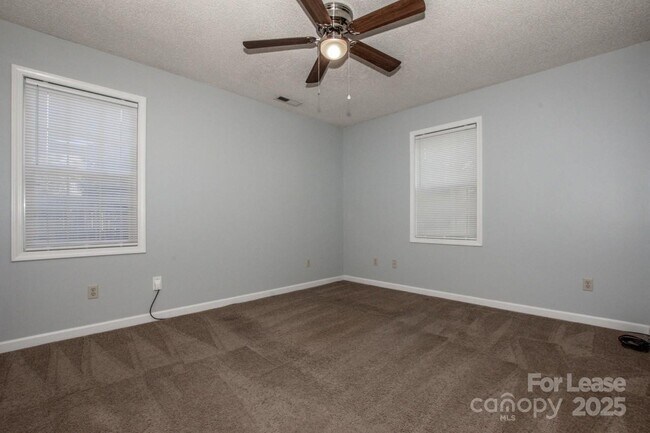 Building Photo - 408 Lytton St
