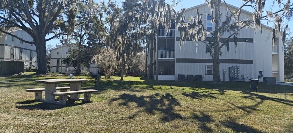 Building Photo - 6519 W Newberry Rd