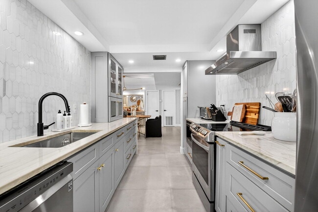 Building Photo - 3456 S Ocean Blvd