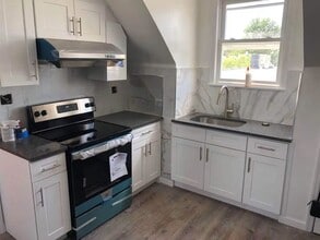 Building Photo - 74 W 7th St