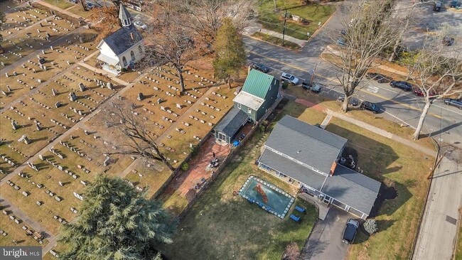 Building Photo - 406 Kings Hwy E