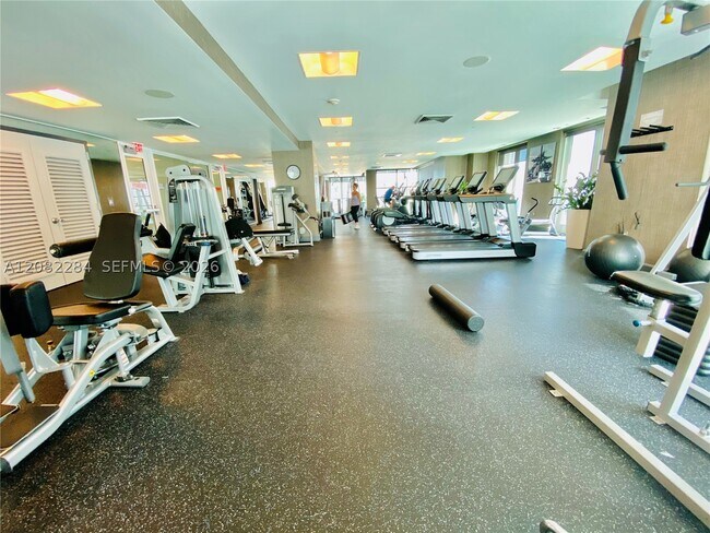 Building Photo - 950 Brickell Bay Dr