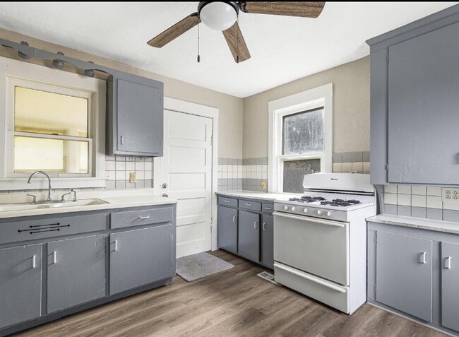 Building Photo - 1311 Benton St