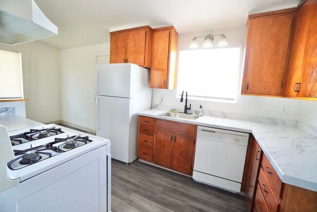 Building Photo - Wonderful 3 Bedroom, 2 Bath home in Sacram...