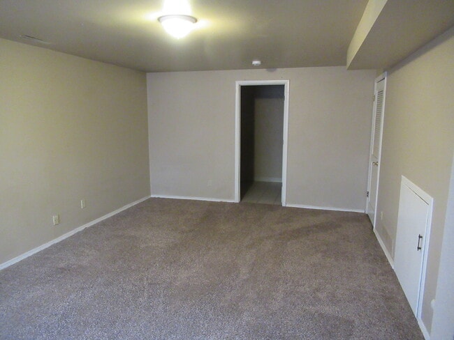 Building Photo - 221 Columbia Rd