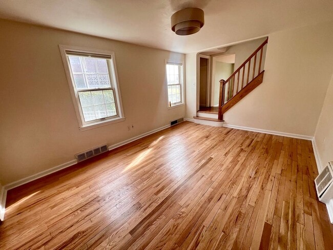 Building Photo - Pittsburgh - 2 Bedroom 1.5 Bathroom - Home...